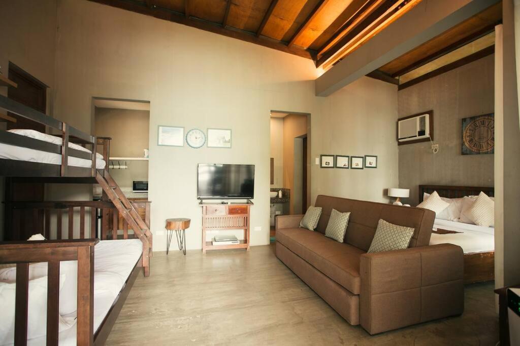 Exclusive Beachfront W/ Outdoor Tub & Kayaks Bahay bakasyunan