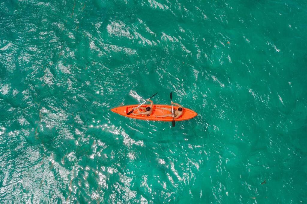 Exclusive Beachfront W/ Outdoor Tub & Kayaks
