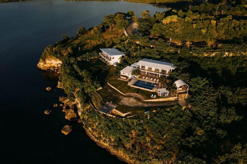 Exclusive Cliff House With Pool And Access Villa *