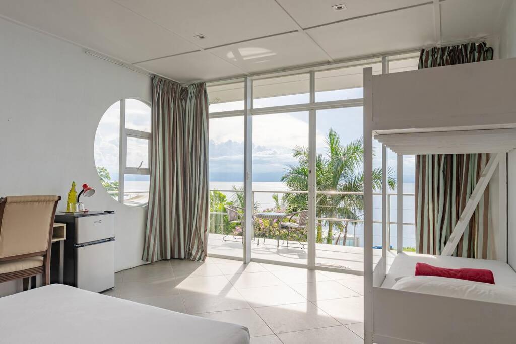Exclusive Cliff House With Pool And Access