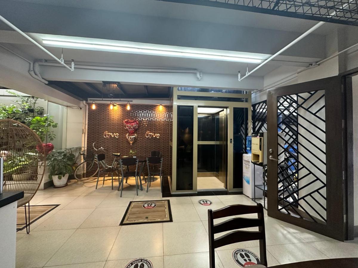 Cornerstone Manor Hotel 3*