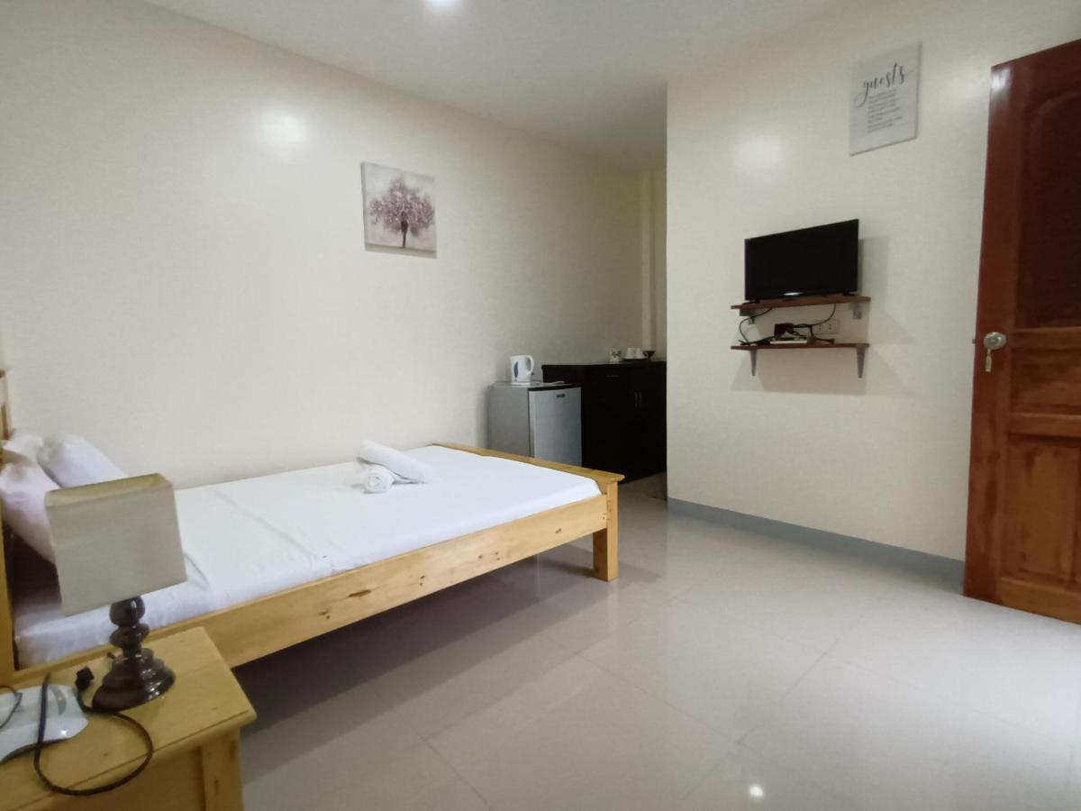 Grae's Apartelle Hostel *