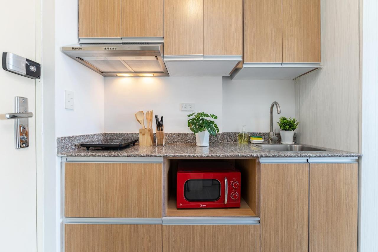 732 Express Condotel, 3 Minutes To Airport, With Gym & Pool Fast Wi-fi, Free Netflix Apartment *