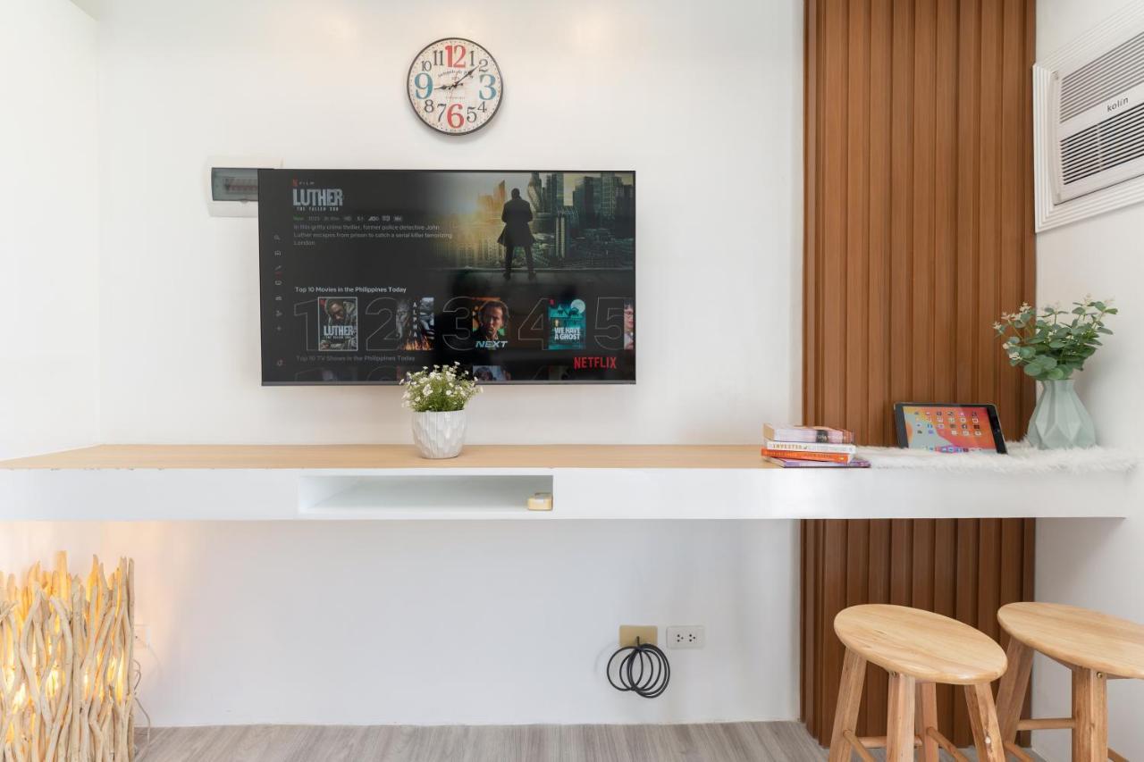 Amani Grand #332, Near Mactan Airport,fast Wifi, Netflix & Pool