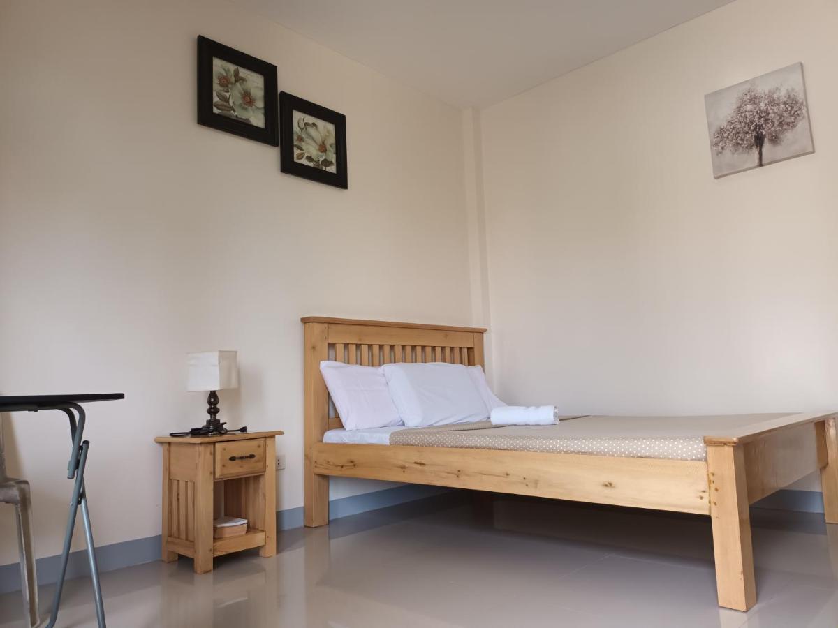 Grae's Apartelle Hostel *
