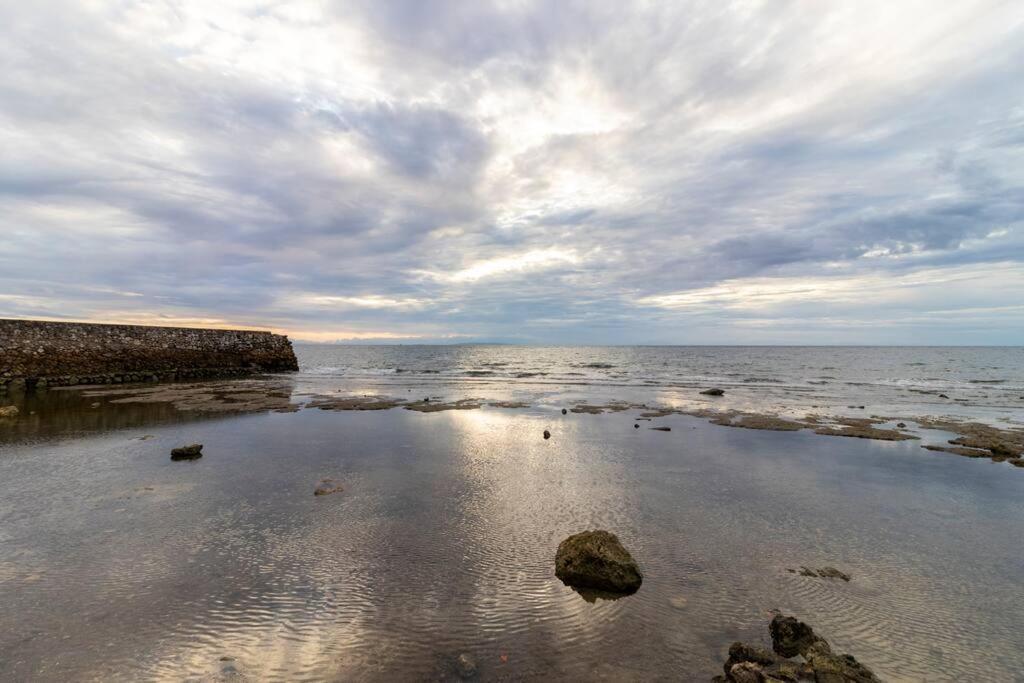 Exclusive Beachfront W/ Outdoor Tub & Kayaks * Danao (Cebu)