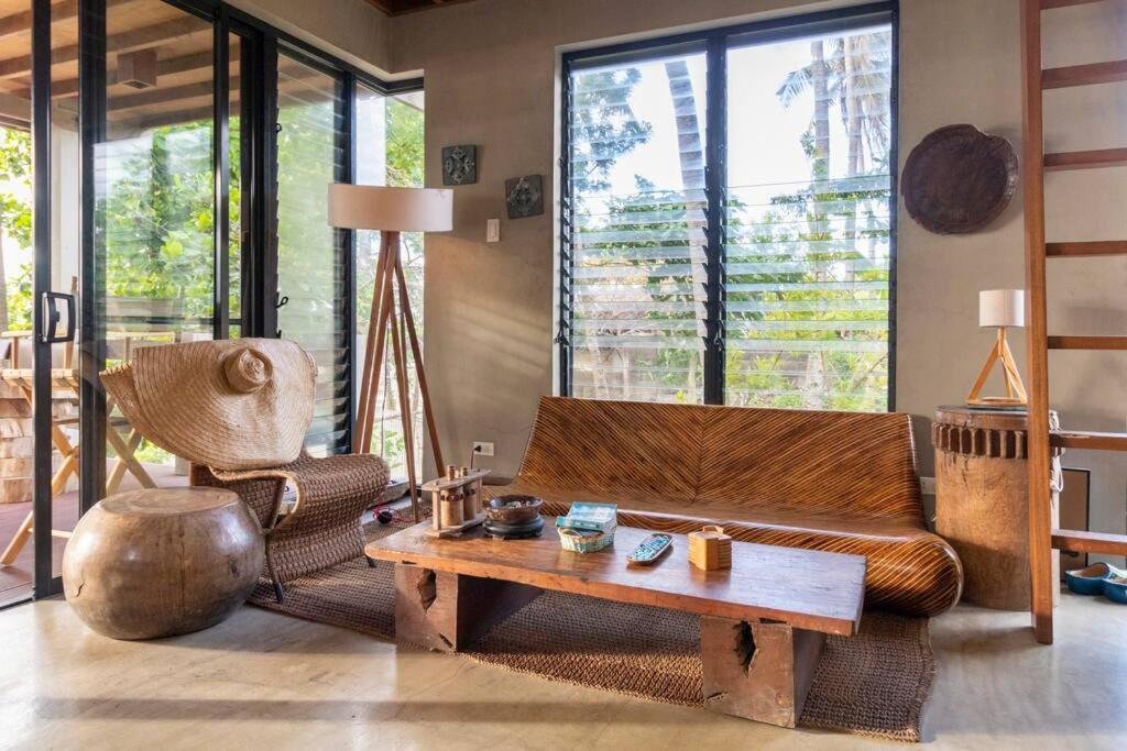 Bahay bakasyunan Exclusive Beachfront W/ Outdoor Tub & Kayaks *
