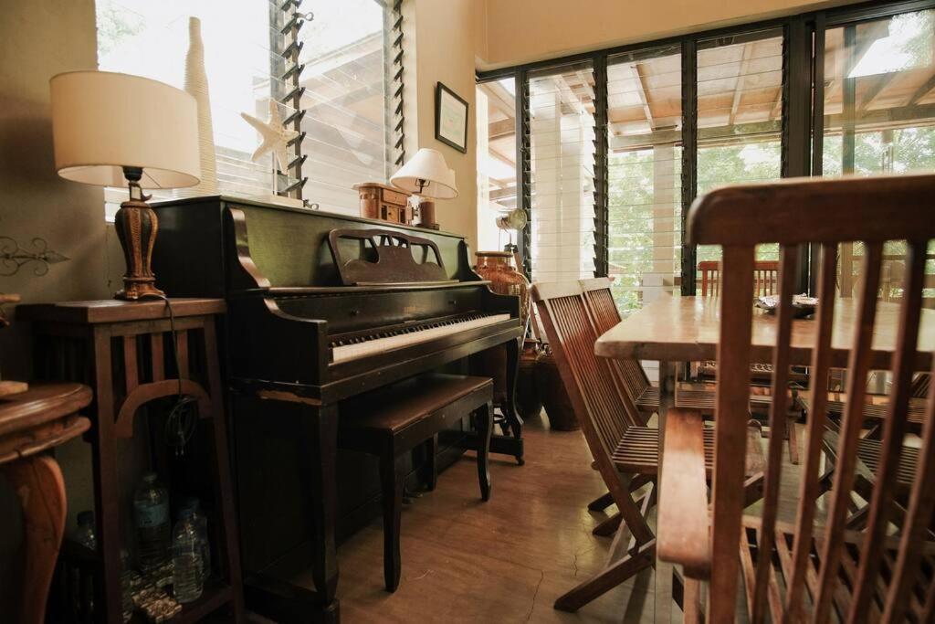 Exclusive Beachfront W/ Outdoor Tub & Kayaks Bahay bakasyunan Danao (Cebu)