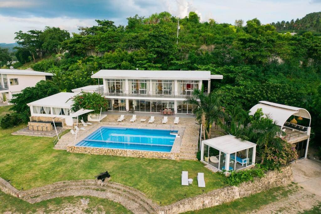 Exclusive Cliff House With Pool And Access * Dumanjug