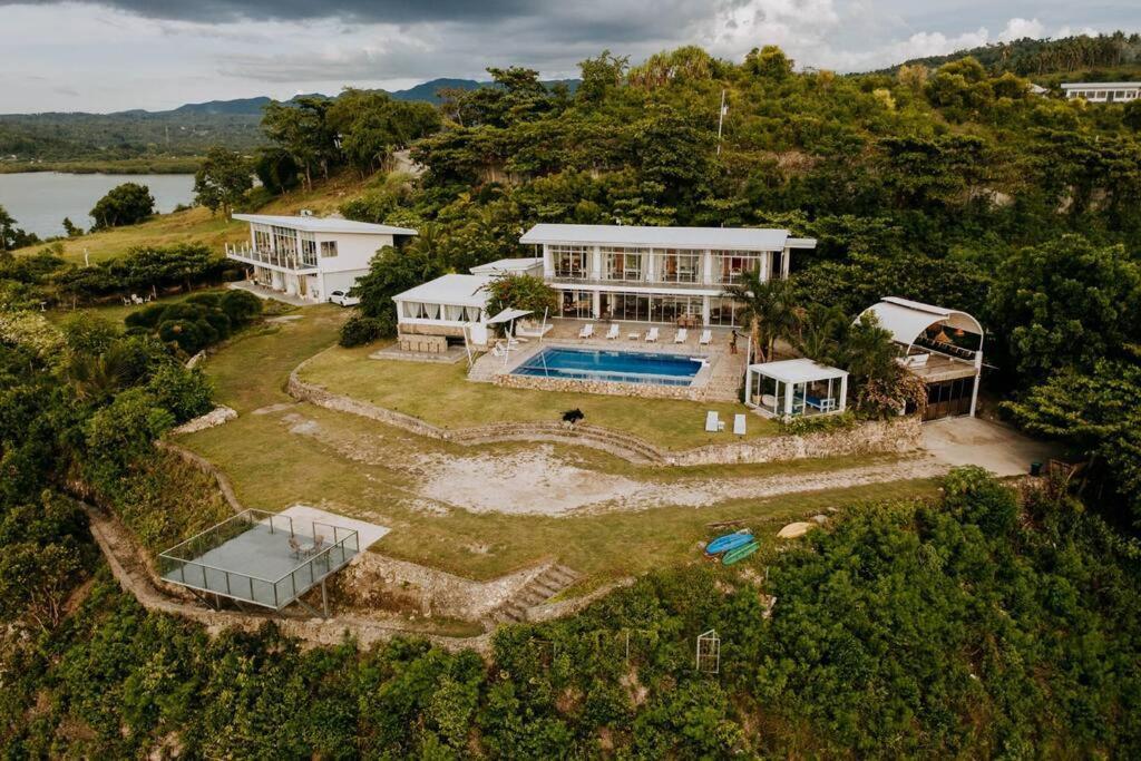 Exclusive Cliff House With Pool And Access Dumanjug