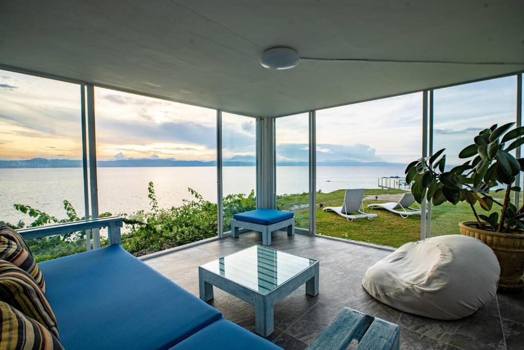 Exclusive Cliff House With Pool And Access Dumanjug