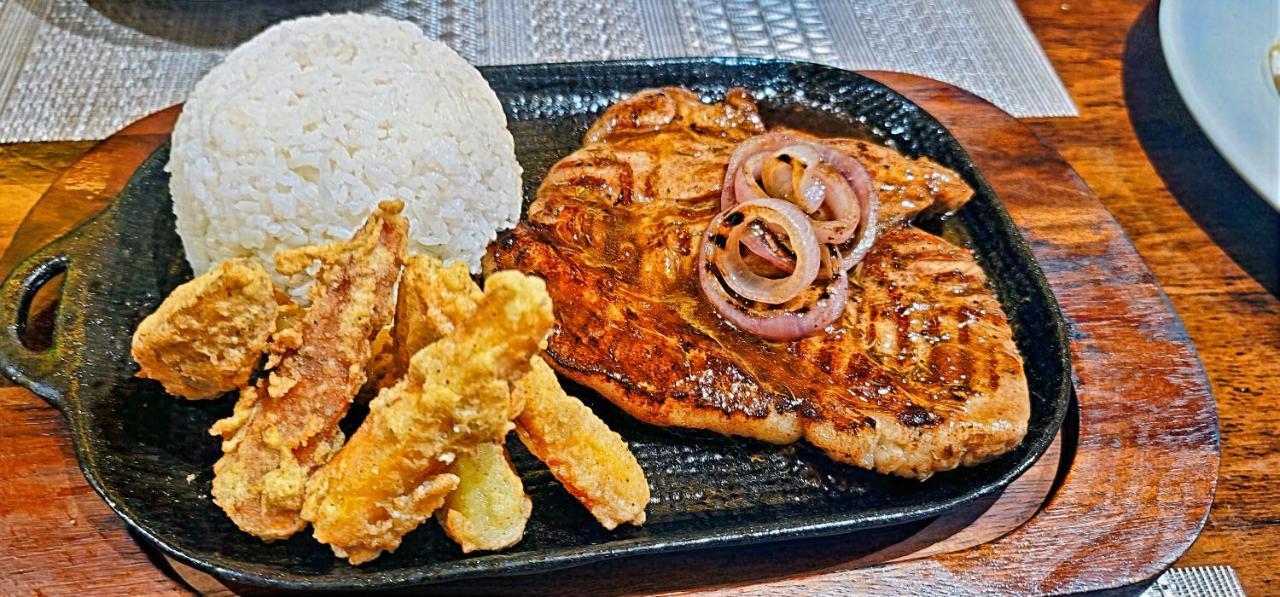Cebu Dulcinea And Suites-mactan Airport Hotel 3*
