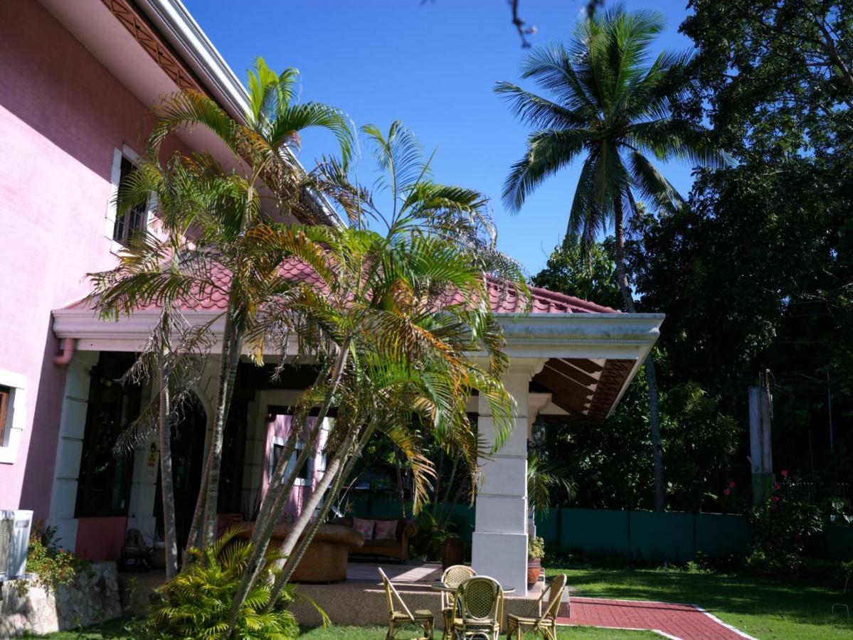 Flores Beachside Hotel