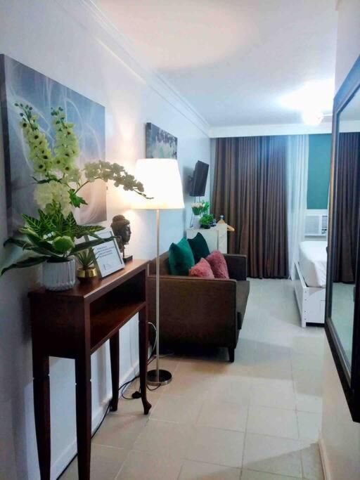 One Bedroom With Fast Wifi And Netflix *