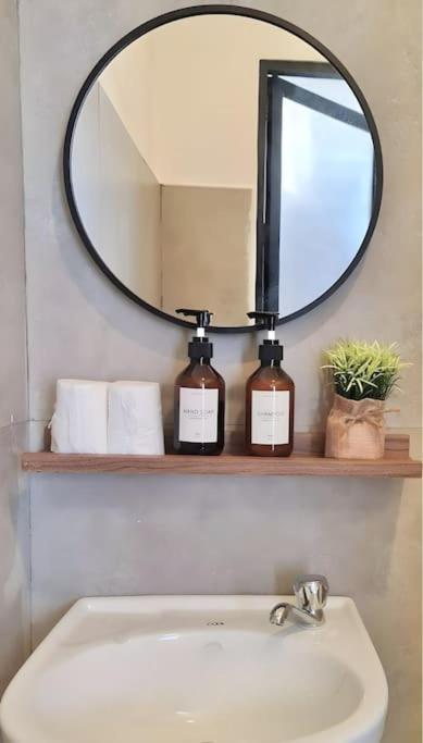 New Modern Near & Airport Apartment