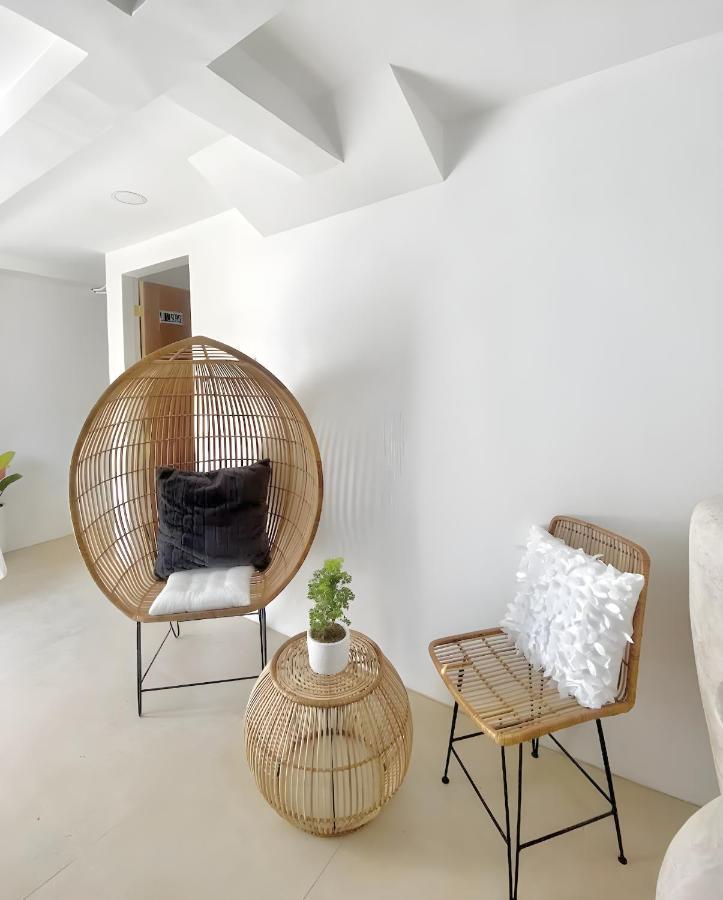 New Modern Near & Airport Apartment *