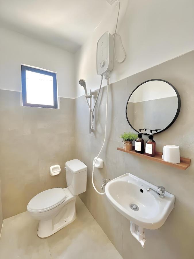 New Modern Near & Airport Apartment