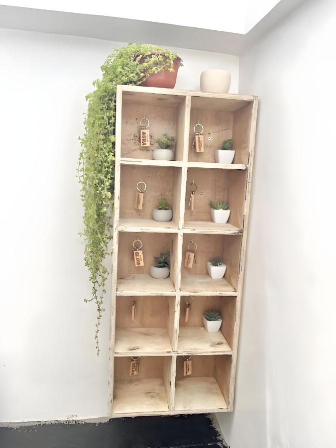 New Modern Near & Airport Apartment *