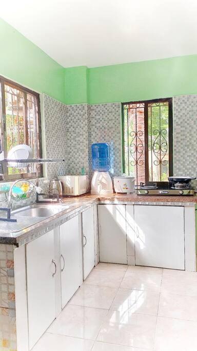 Family Friendly Entire House 4 Minutes To Bahay bakasyunan *