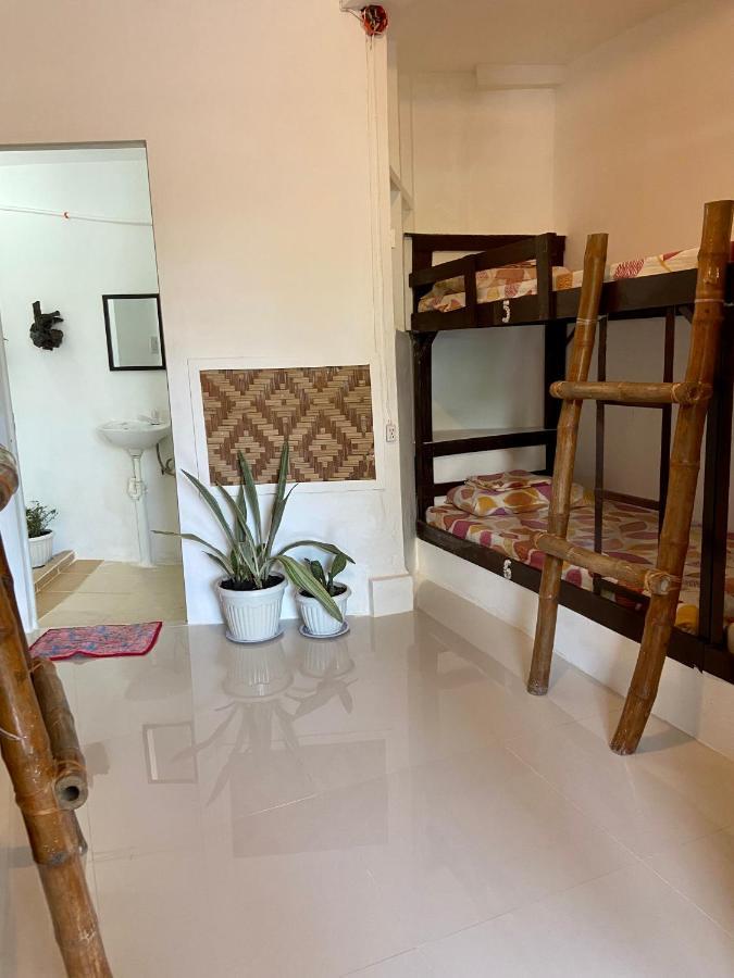 Babu Backpackers Albergue Moalboal