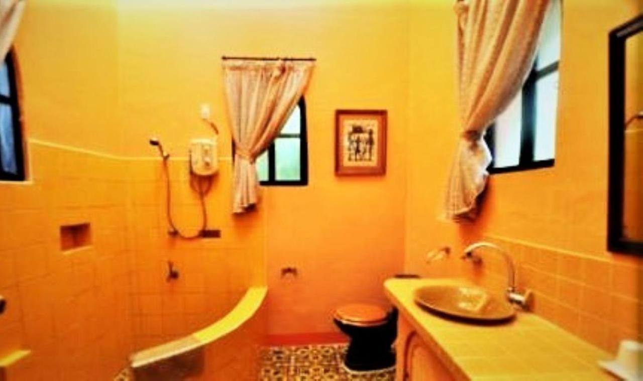 Hotel Zhang And Dive Center Opc