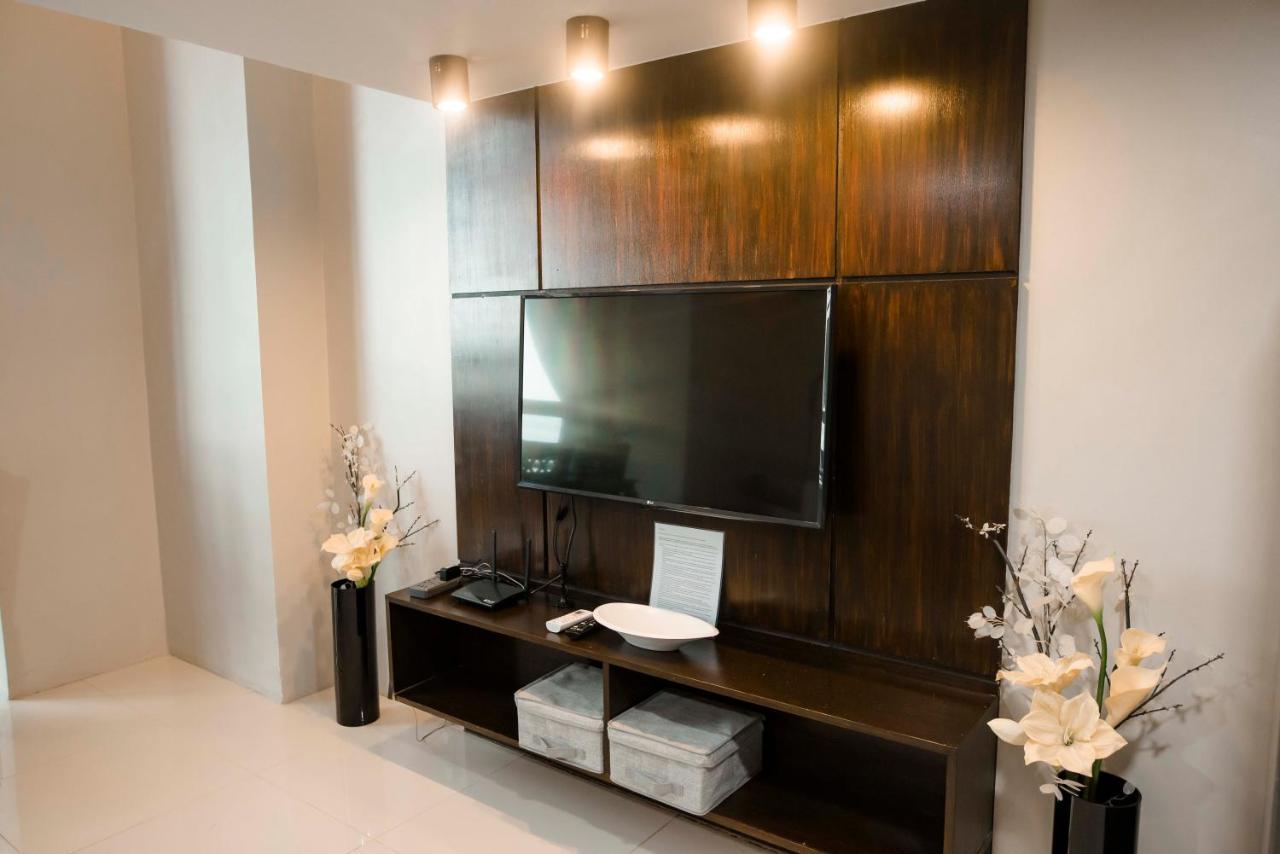 Apartment Renovated - Center - Pool Access - 2 A/cs *