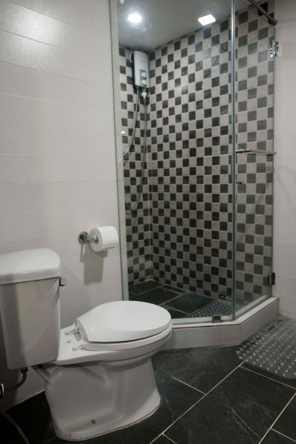 Renovated - Center - Pool Access - 2 A/cs Cebu