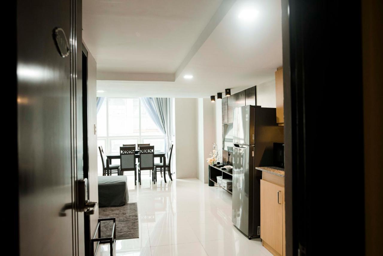 Renovated - Center - Pool Access - 2 A/cs Apartment