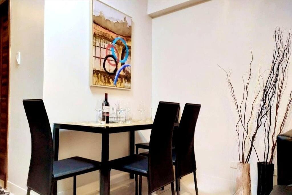 2br Unit With Balcony At The Center Of Apartment Cebu