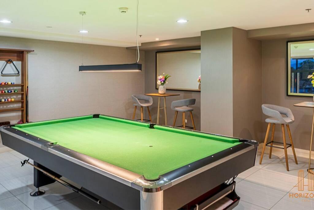 2br Unit With Balcony At The Center Of Apartment