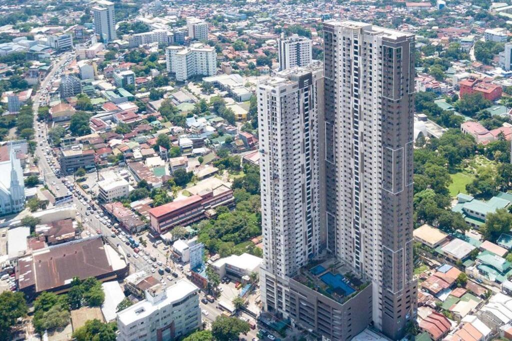 2br Unit With Balcony At The Center Of * Cebu