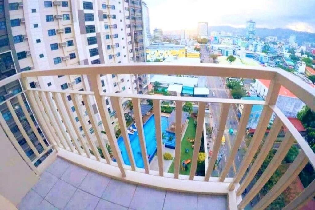 2br Unit With Balcony At The Center Of * Cebu