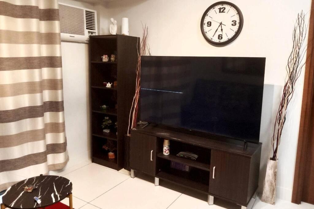 2br Unit With Balcony At The Center Of