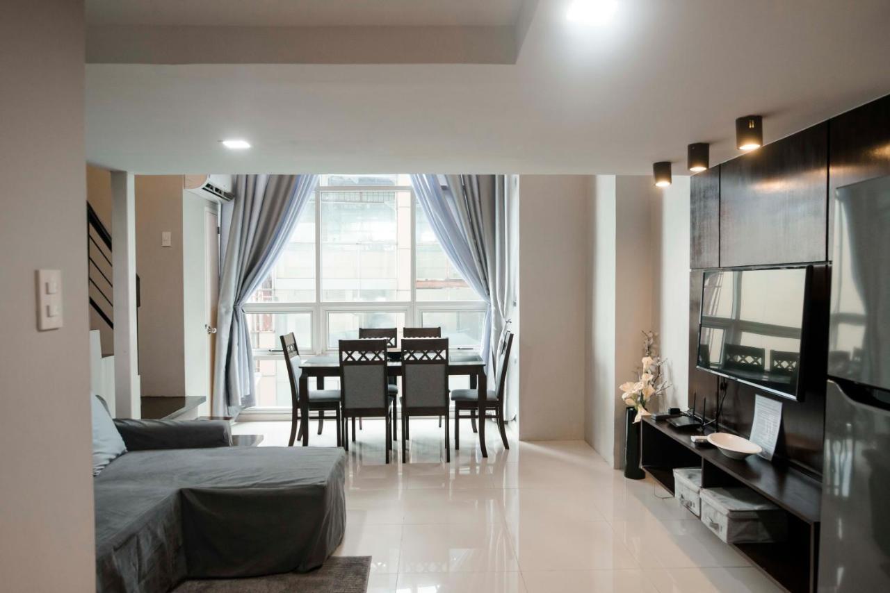 Apartment Renovated - Center - Pool Access - 2 A/cs *