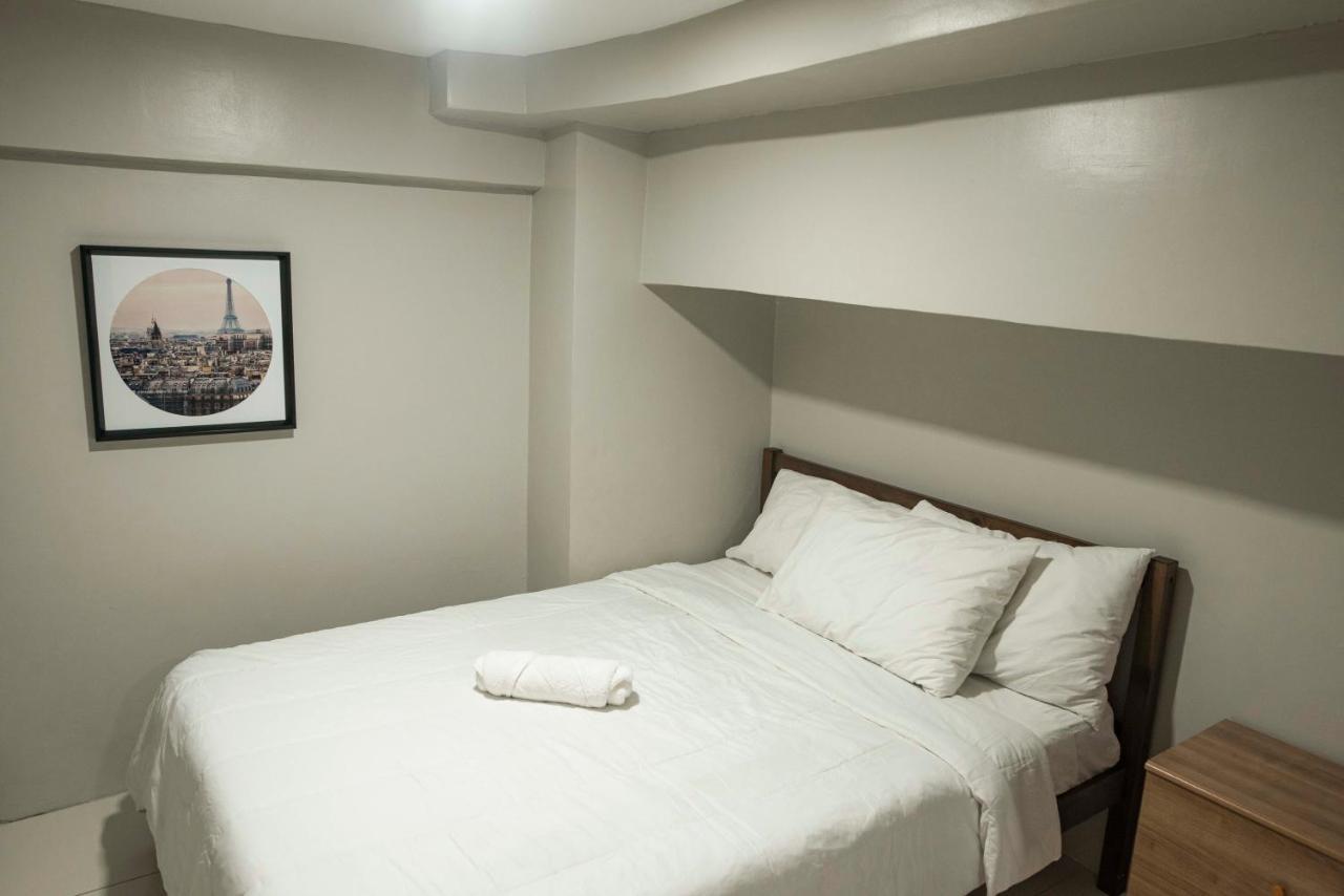 Renovated - Center - Pool Access - 2 A/cs *
