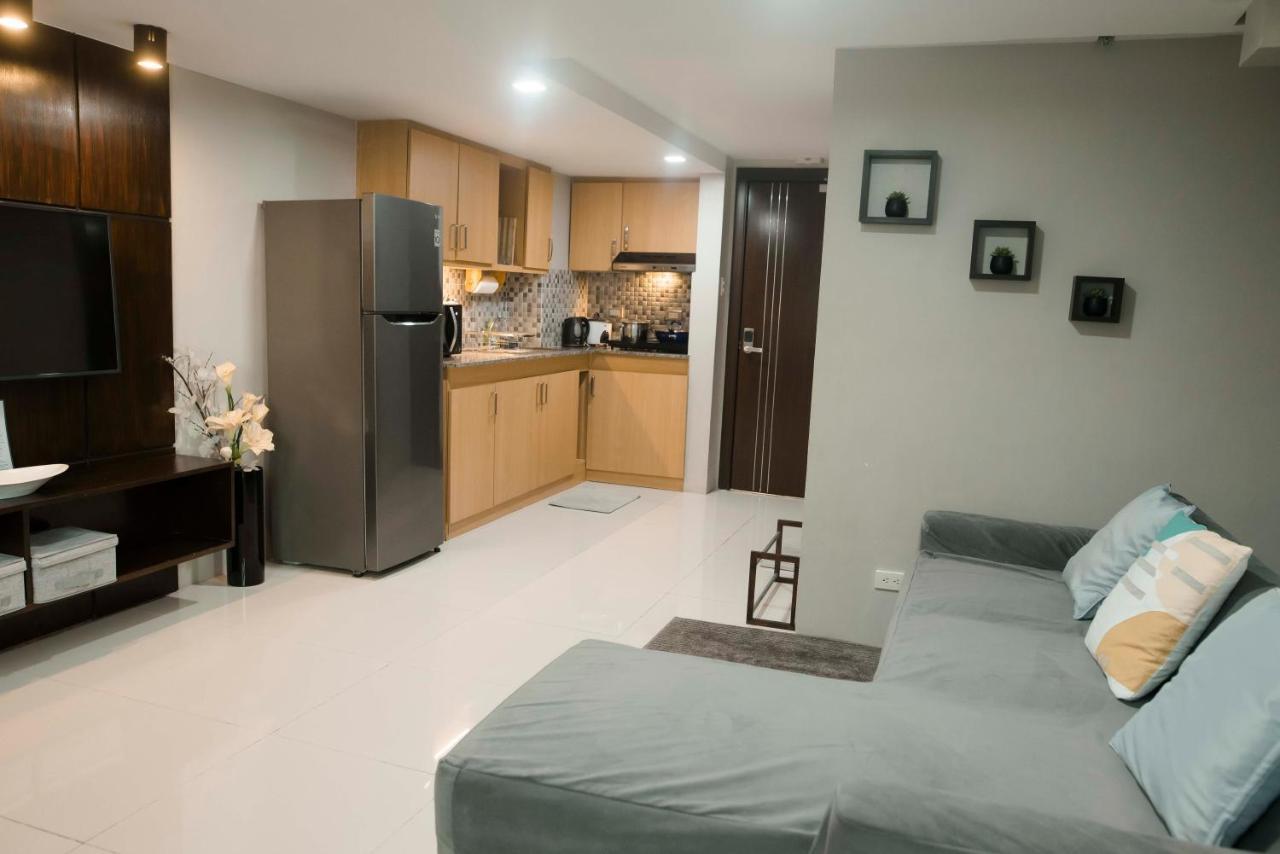 Renovated - Center - Pool Access - 2 A/cs Apartment