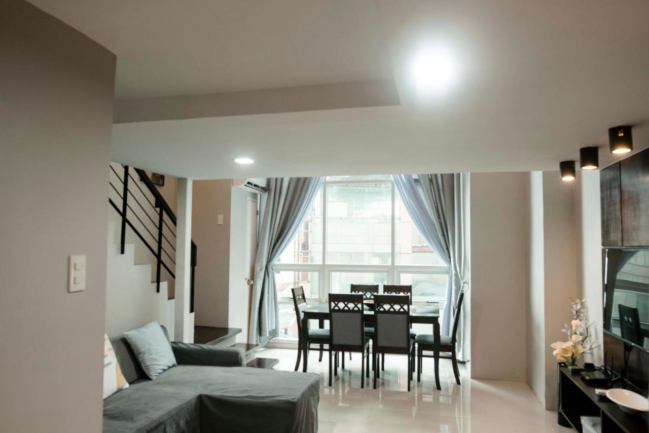 Renovated - Center - Pool Access - 2 A/cs Apartment *