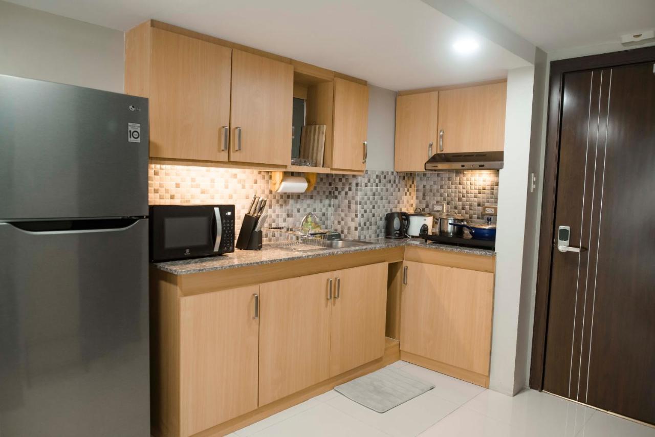 Renovated - Center - Pool Access - 2 A/cs * Cebu