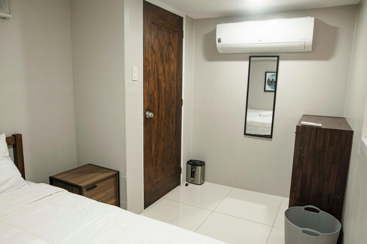 Apartment Renovated - Center - Pool Access - 2 A/cs *