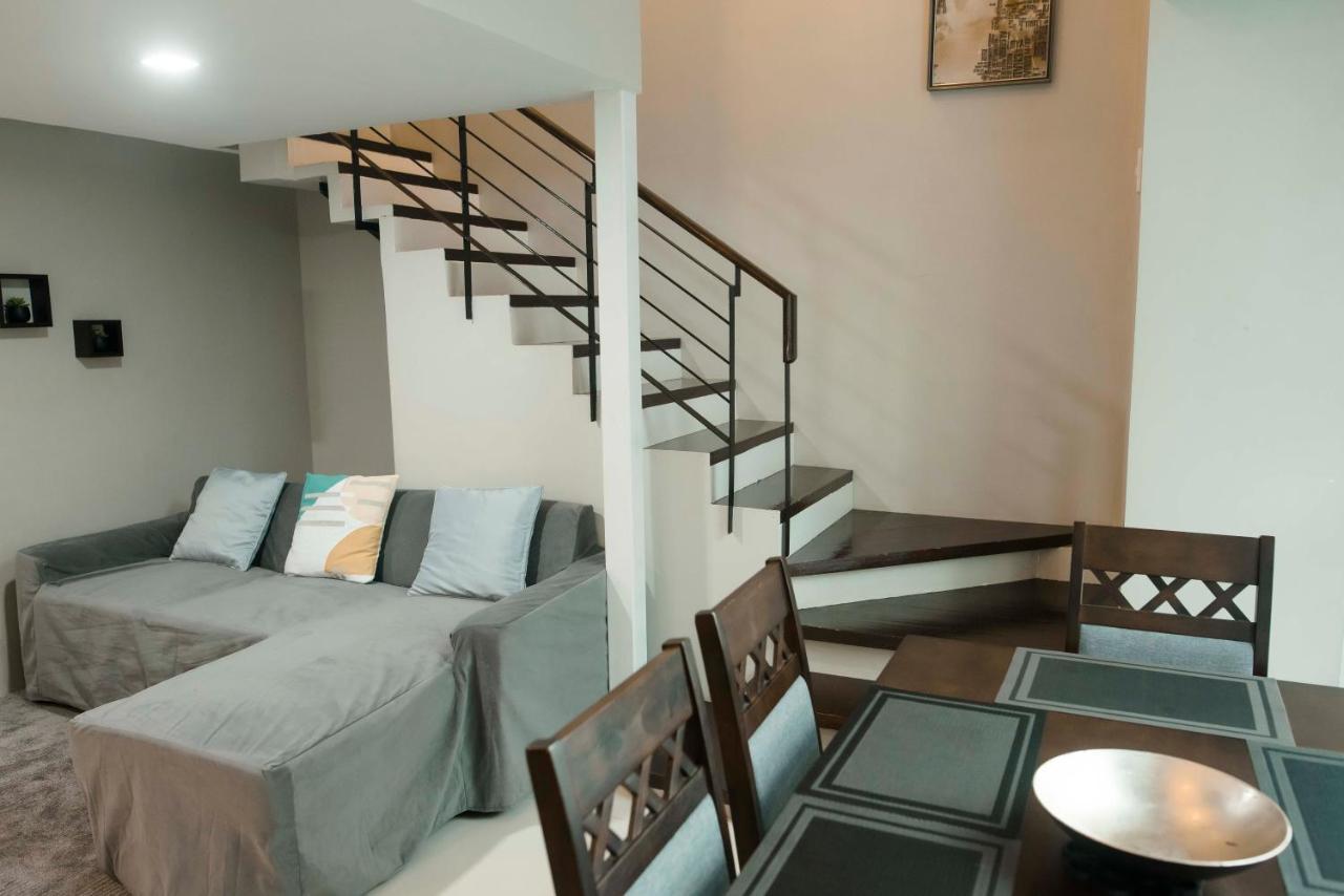 Renovated - Center - Pool Access - 2 A/cs Apartment