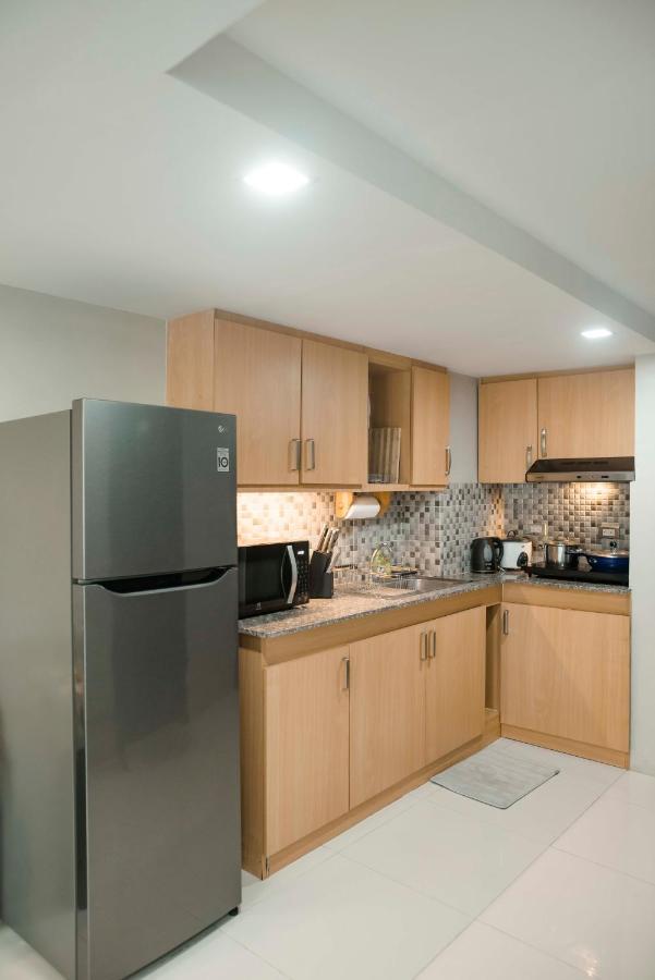 Apartment Renovated - Center - Pool Access - 2 A/cs Cebu