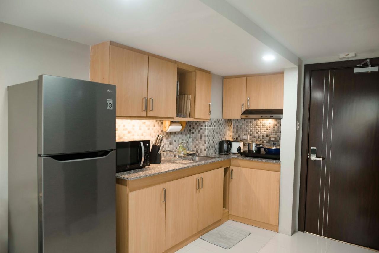 Apartment Renovated - Center - Pool Access - 2 A/cs *