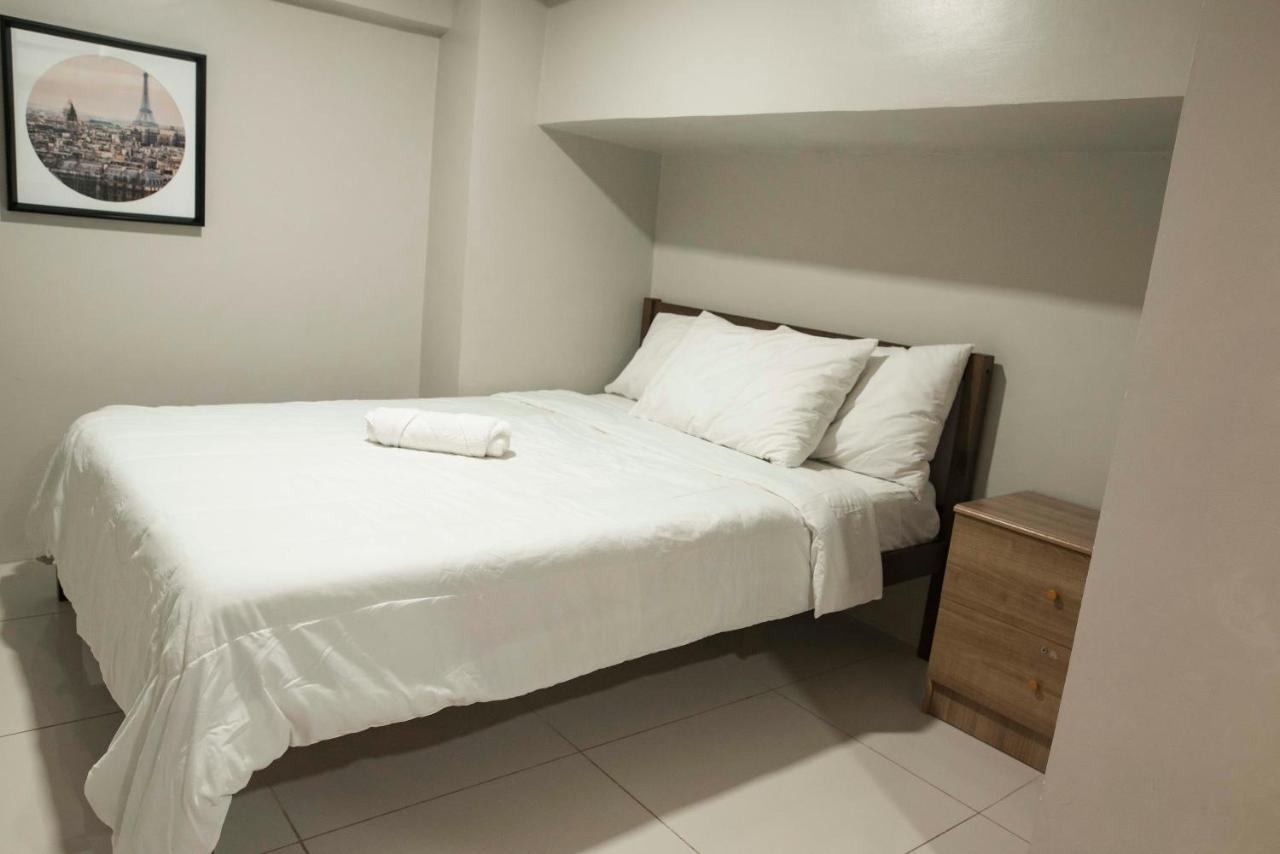 Renovated - Center - Pool Access - 2 A/cs