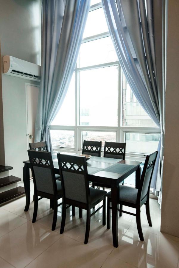 Renovated - Center - Pool Access - 2 A/cs Apartment *