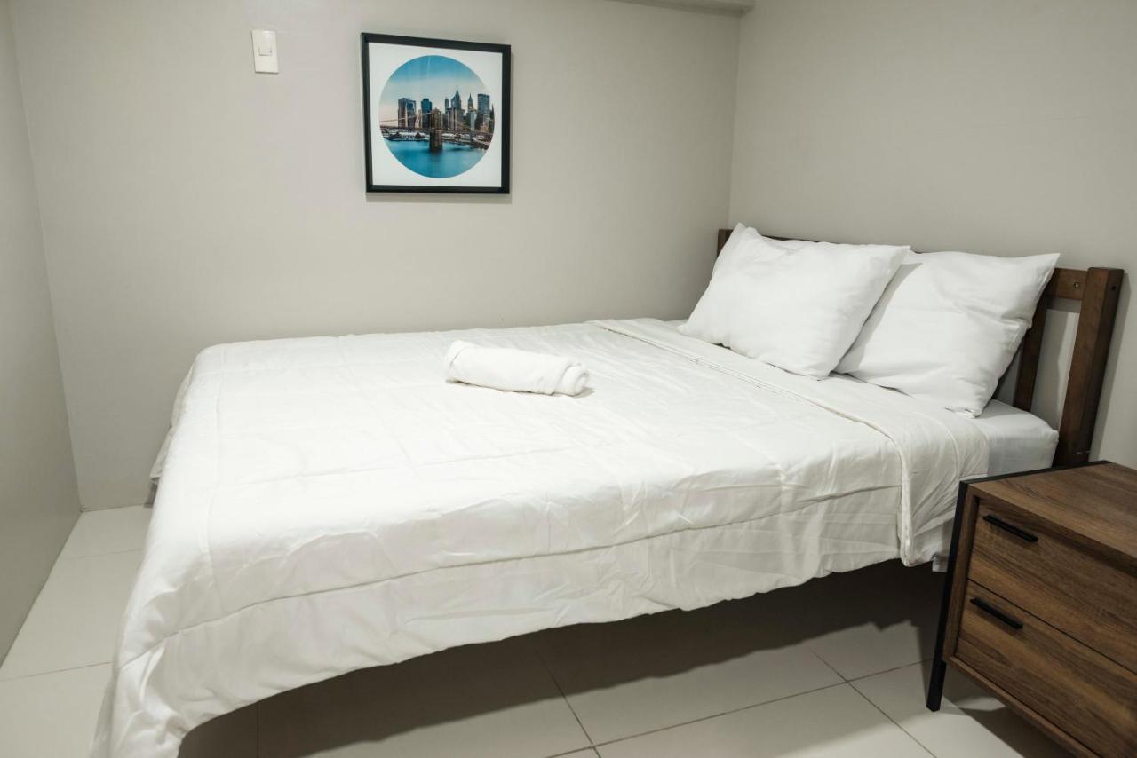 Renovated - Center - Pool Access - 2 A/cs Cebu