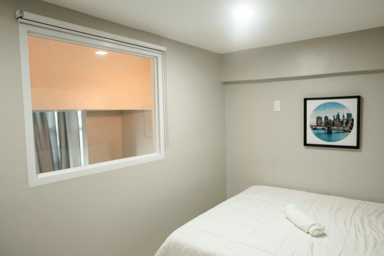 Renovated - Center - Pool Access - 2 A/cs Apartment *