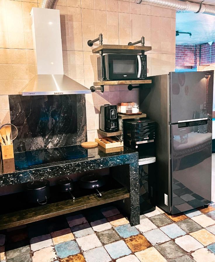 Clockworkorange Luxury Suites With Netflix