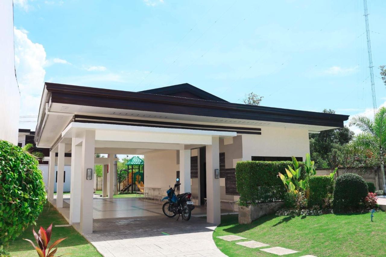Cozy Almond Drive In Cebu Apartment