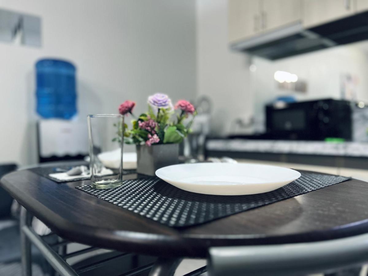 Cozy Unit Near Mactan Airport Furnish With Wifi, Netflix, Pool *