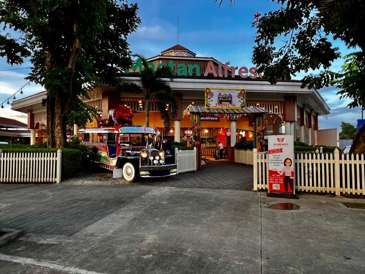 1br Mactan New Town Free Pool 10 Min To The Beach Near Airport Ocean View